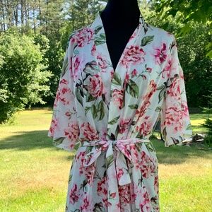 Show Me Your MuMu Robe S/M Tie Kimono Garden of Flowers Brie Cover Up Excellent